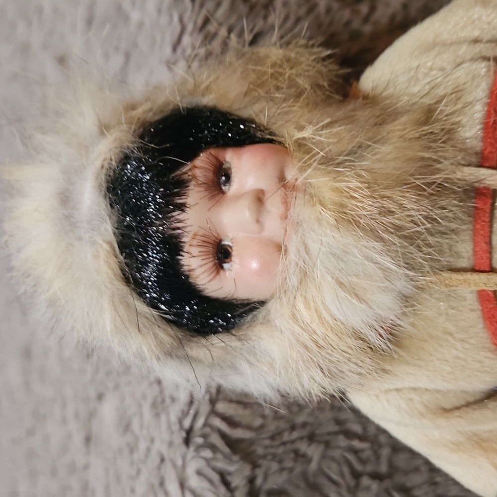 Indian Art Eskimo with Papoose